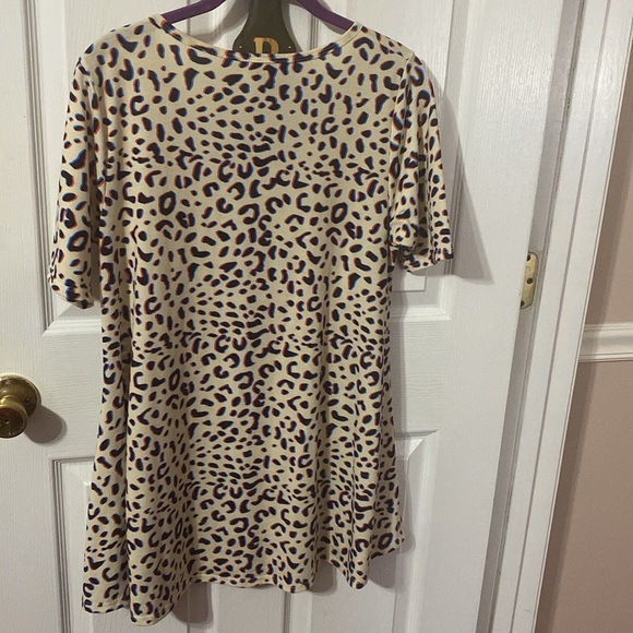 LuLaRoe ladies flair bottom high low tunic; size: XS - Picture 2 of 4
